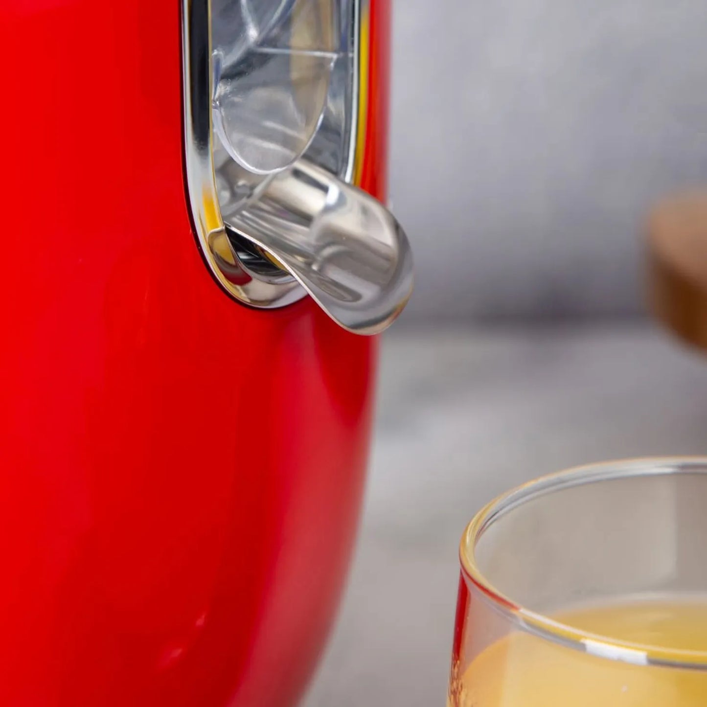 SMEG Exprimidor Smeg Rojo modelo CJF01RDEU